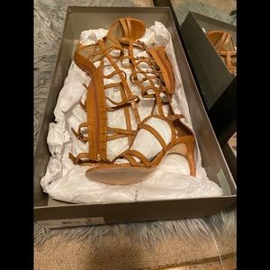 NWT.BCBGMAXAZRIA SANDALS